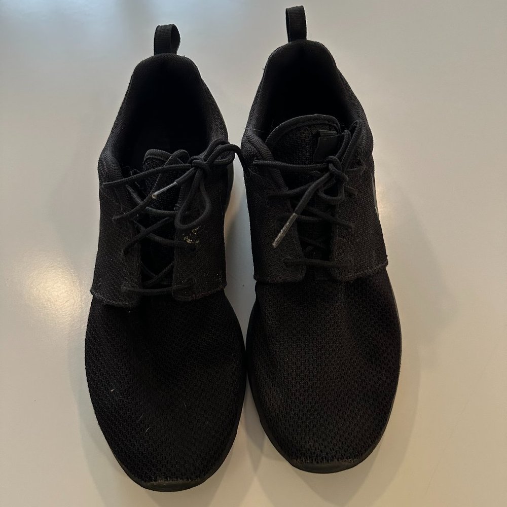 Black Nike Roshe One Sneakers (Women's 10.5 / Men's 9)